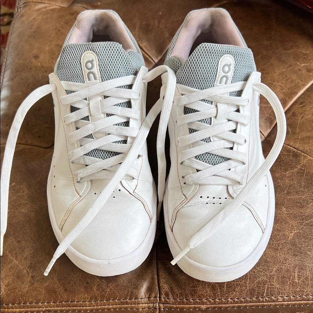 On Women’s The Roger Advantage shoes